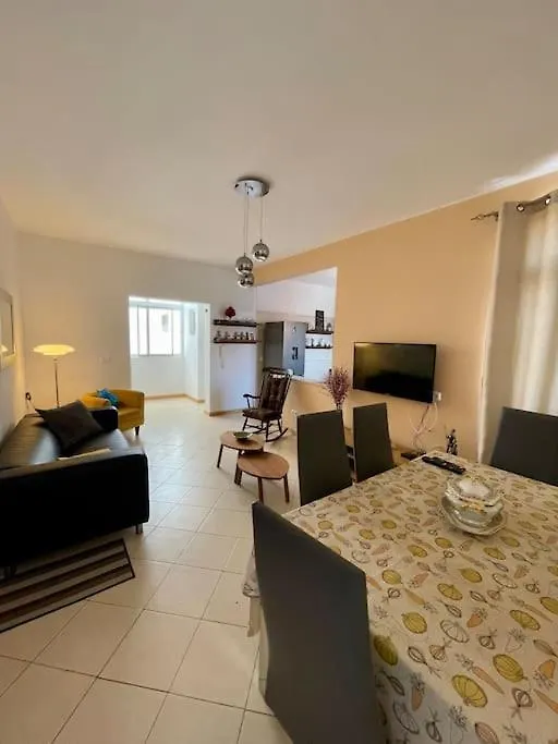 Modern Apartment By Streladuh location